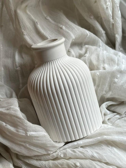 Ivory Pleated Ceramic Vase – Luxe Minimal Touch